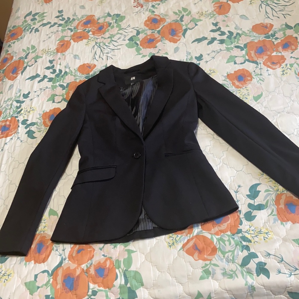 Black blazer perfect for office